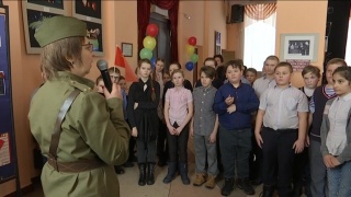 Театр кукол и ЕВРАЗ – акция «Знаменосцы Победы»